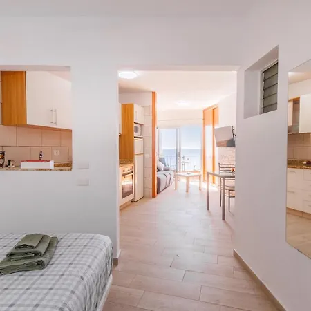 Apartment Spacious Next To The Sea With Stunning Views