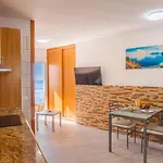 Spacious Next To The Sea With Stunning Views Lägenhet