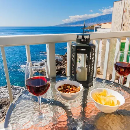 Lägenhet Spacious Next To The Sea With Stunning Views